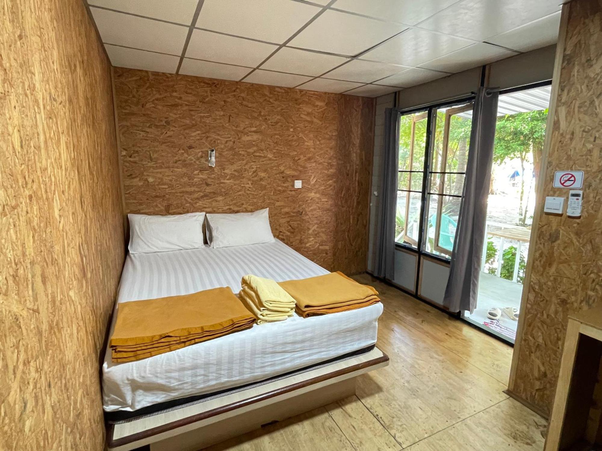Koh Ngai Sea Open Resort Dış mekan fotoğraf
